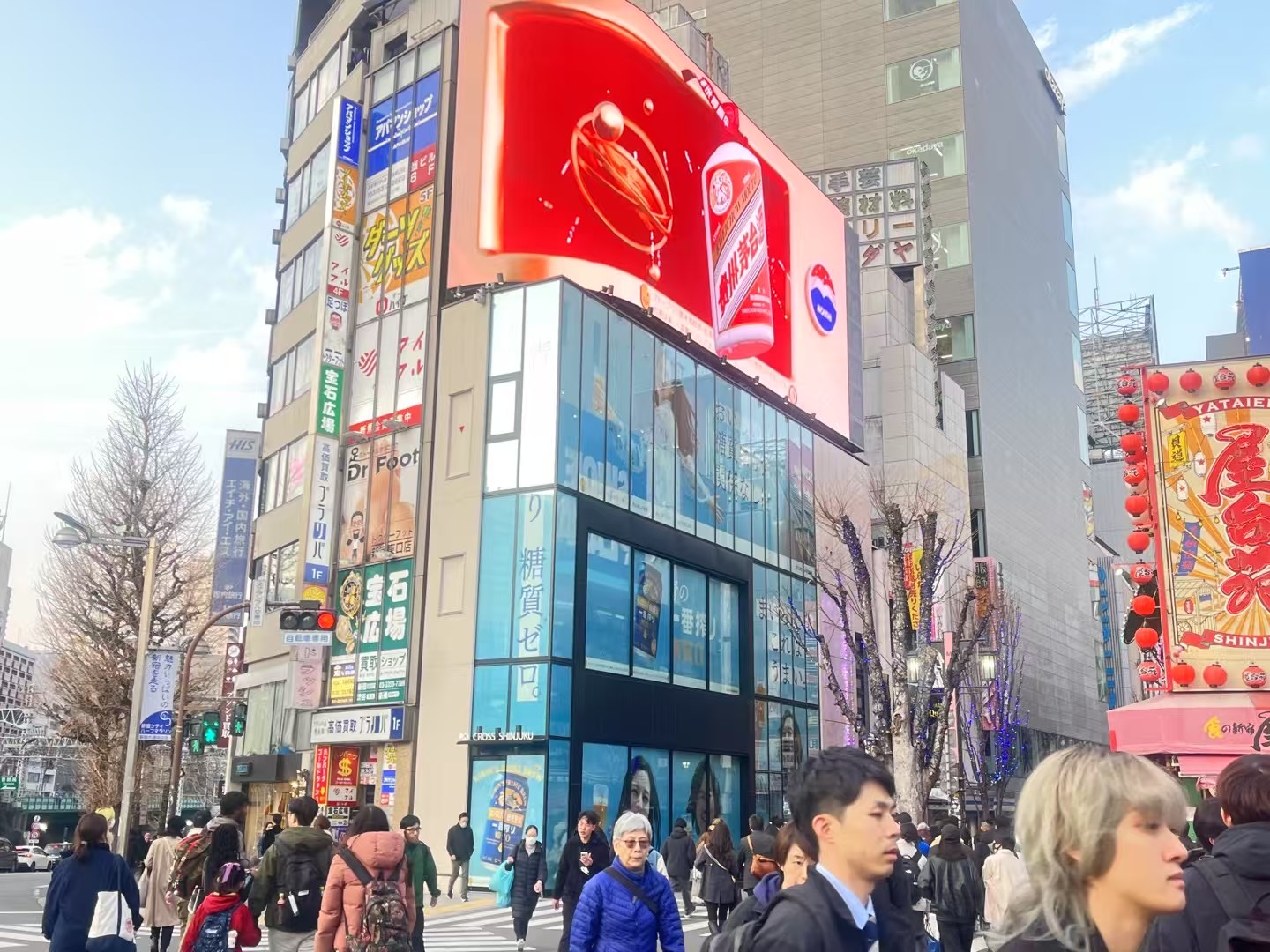 3D screen in front of Tokyo Shinjuku Station (East Exit)