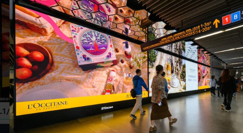 上海人民广场站换乘通道灯箱+LED