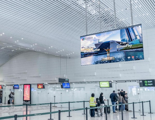 广州白云国际机场T2国际安检区LED套装
