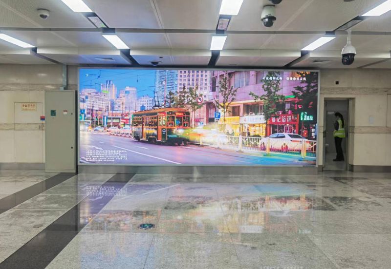 大连周水子机场一层国内到达行李提取厅灯箱