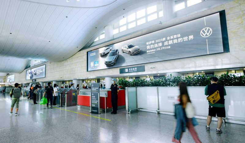 萧山国际机场T3国内安检口正上方LED