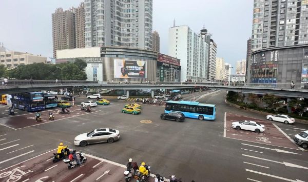 云南曲靖华盛国际楼体LED