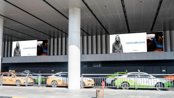 三亚凤凰国际机场综合楼南侧通道灯箱套装