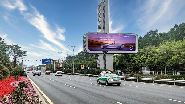 广州白云国际机场高速路-机场段出机场路旁灯箱