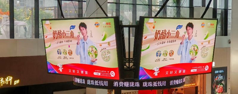 武汉江宸天街1号门6层中庭LED