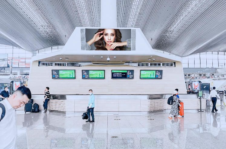 白云国际机场T2出发值机大厅岛头灯箱套装
