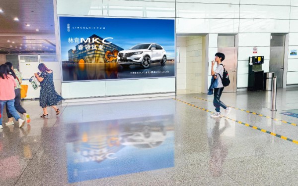 南昌昌北国际机场T2一层到达行李提取厅灯箱