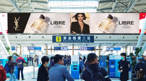 济南遥墙国际机场国内出发安检上方LED