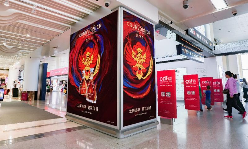 机场广告：国家门户的品牌竞技场与初学者入门指南