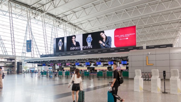 广州白云国际机场T1值机岛灯箱