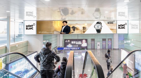 南昌昌北国际机场T2国内到达通廊下电梯灯箱