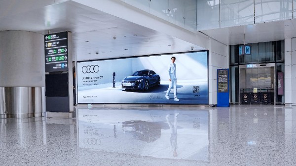 广州白云国际机场T2国内到达行李厅出口灯箱