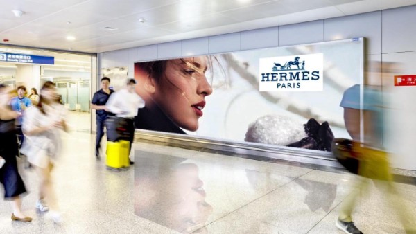 北京首都机场T2国内出发通廊室内灯箱