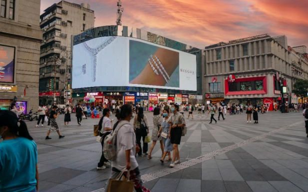 武汉汉口江汉路中心广场裸眼3D