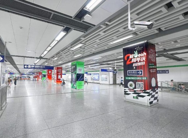 南京地铁安德门站厅区域包柱灯箱+贴膜