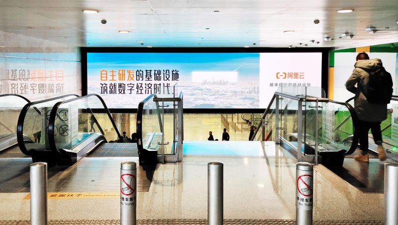 萧山国际机场T3国内到达夹层行李提取门楣LED