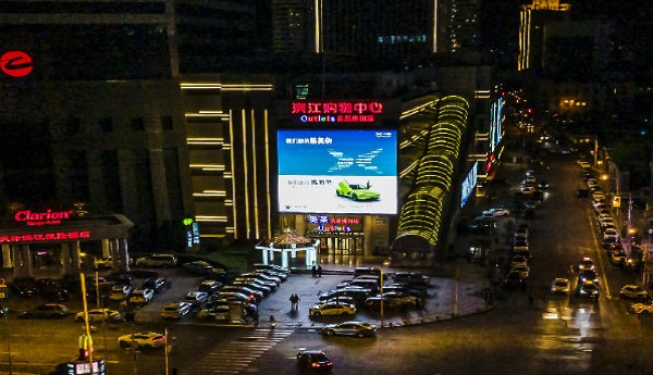 Tianjin Xiaobailou Riverside Shopping Center LED