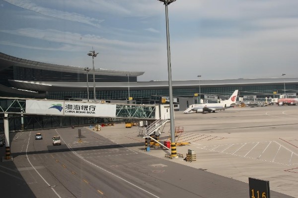 天津海滨机场T2外廊桥贴膜