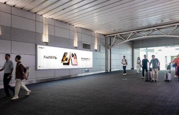 广州白云国际机场T1国内出发指廊灯箱套装