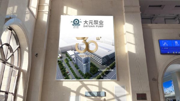 青岛站西进站厅墙面灯箱