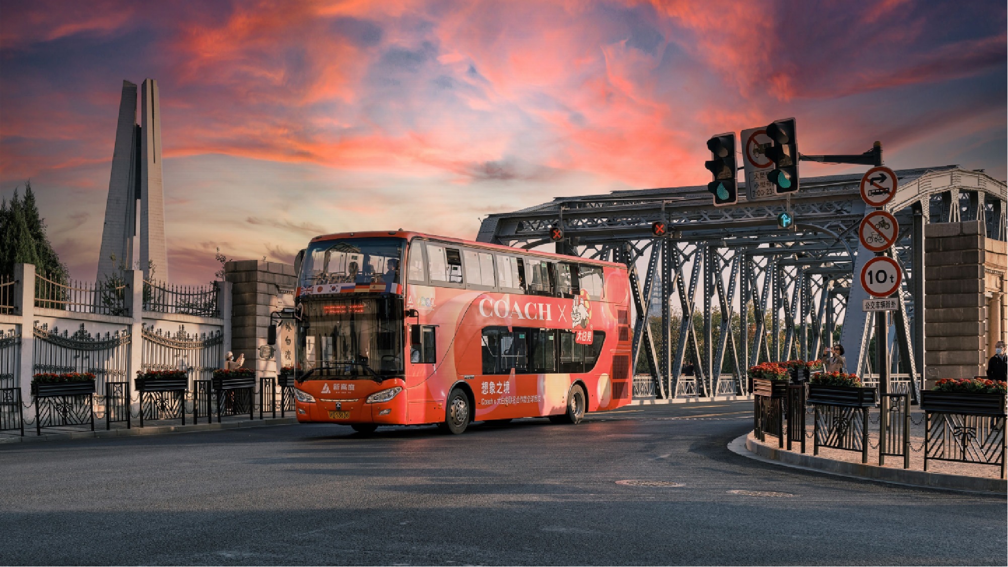 Creative Theme Luxury Bus Body