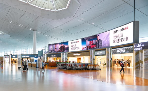 南京禄口国际机场T2安检口弧形LED大屏