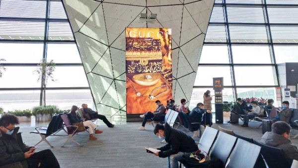 沈阳桃仙国际机场T3国内候机区登机口灯箱