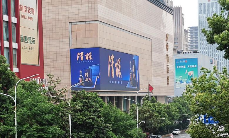 武汉武昌中南路中商广场拐角LED大屏