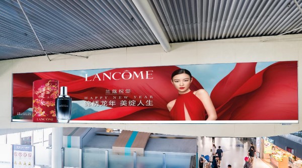 三亚凤凰国际机场T2国内候机区看板