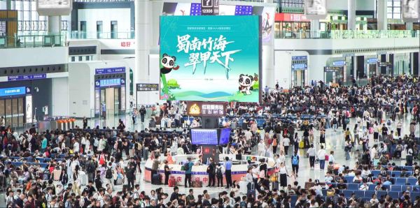 重庆西站候车厅LED