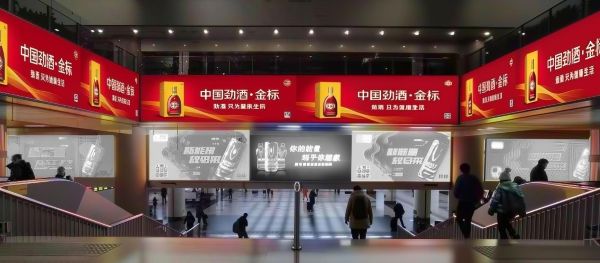 北京西站高铁、地铁通道灯箱