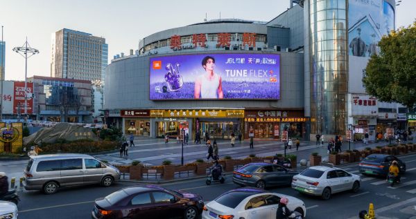 苏州百年石路步行街奥特莱斯LED