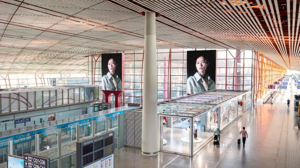 北京首都机场T3国内国际出发区禧龙门LED