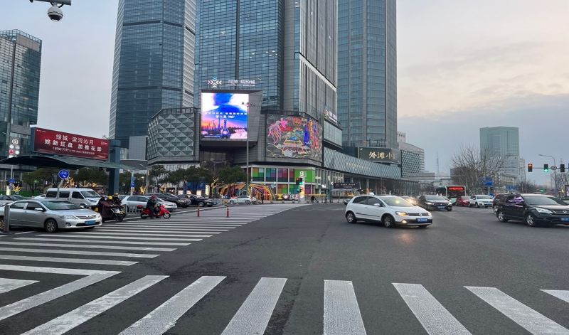 宁波市三江口绿地缤纷城户外LED