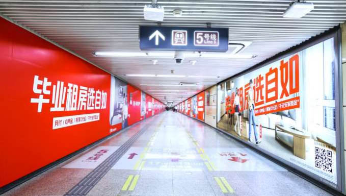北京地铁5号线东单南换乘通道灯箱