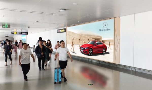 贵阳龙洞堡国际机场T3隔离到达夹层通廊灯箱