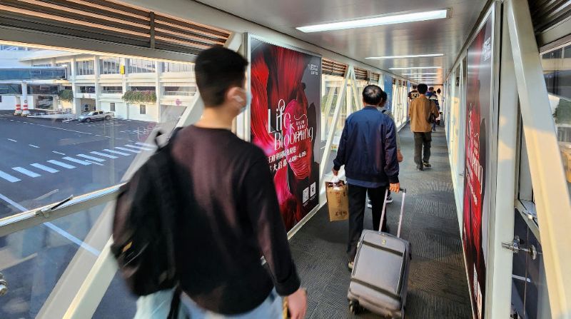 海口美兰国际机场T1户外落地看板