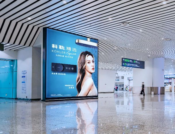 白云国际机场T2综合交通枢纽双子星灯箱