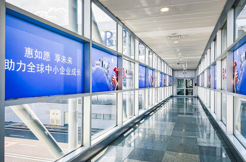 厦门高崎国际机场T3机坪廊桥内侧贴膜