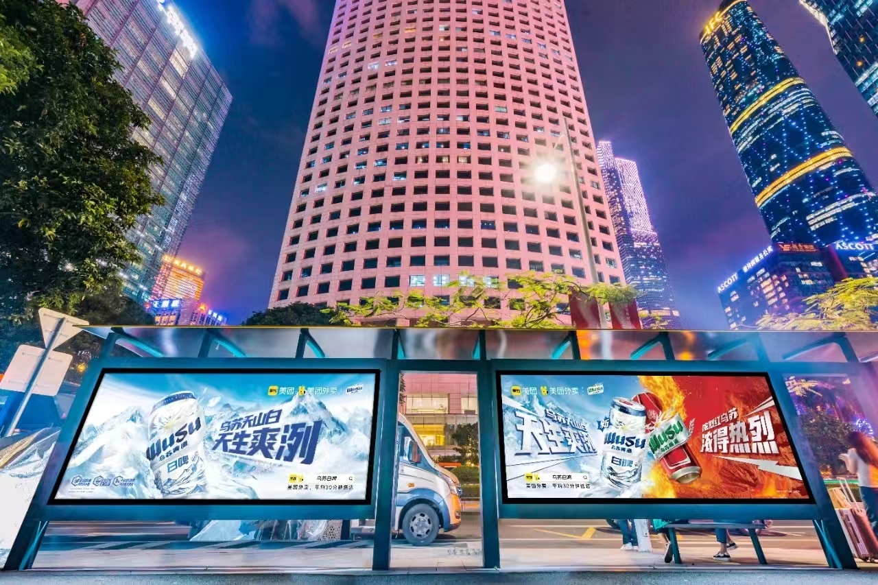 上海公交车候车厅灯箱