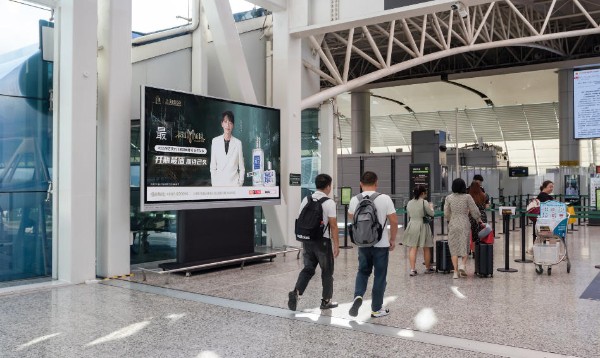 广州白云国际机场T1国内出发电视刷屏机
