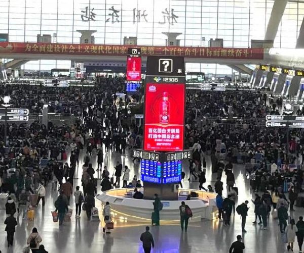 杭州东站候车大厅中央服务中心LED