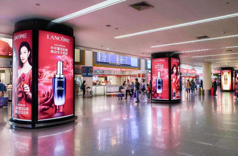 海口美兰机场T1二层出发厅套装包柱灯箱