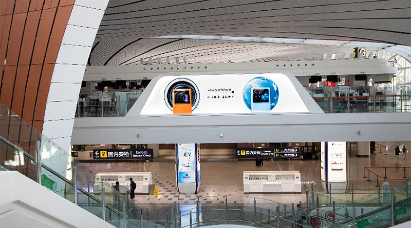 Beijing Daxing Airport, the fourth floor, the lower three floors of the patio light box media