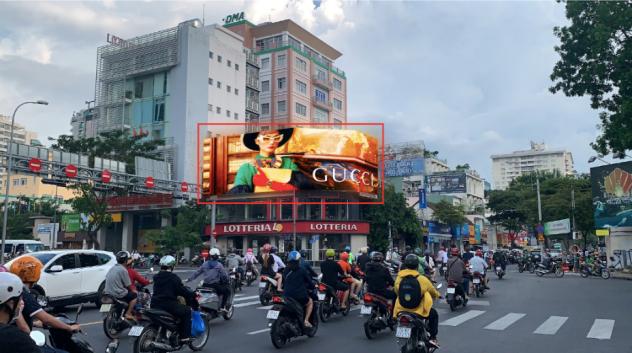 胡志明市 Lotteria 快餐餐厅上方电子屏