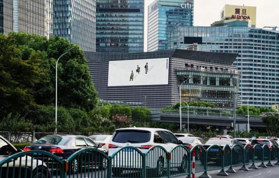 上海浦东世纪大道金茂大厦屏LED