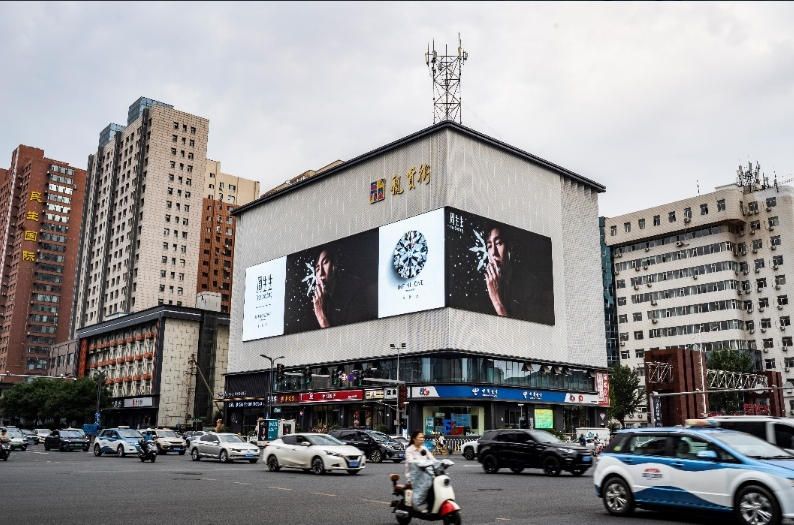 太原亲贤街茂业天地对面巨幕LED