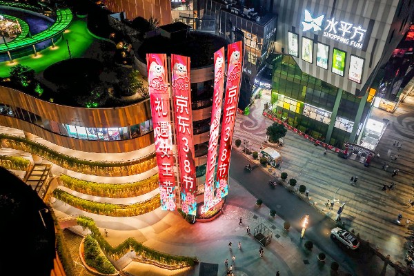 户外大屏广告投多长时间好：不同预算与目标的最佳投放周期解析