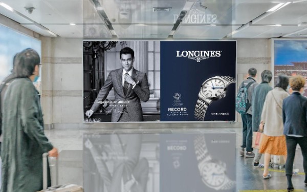 大连周水子机场国内一层到达行李提取厅灯箱