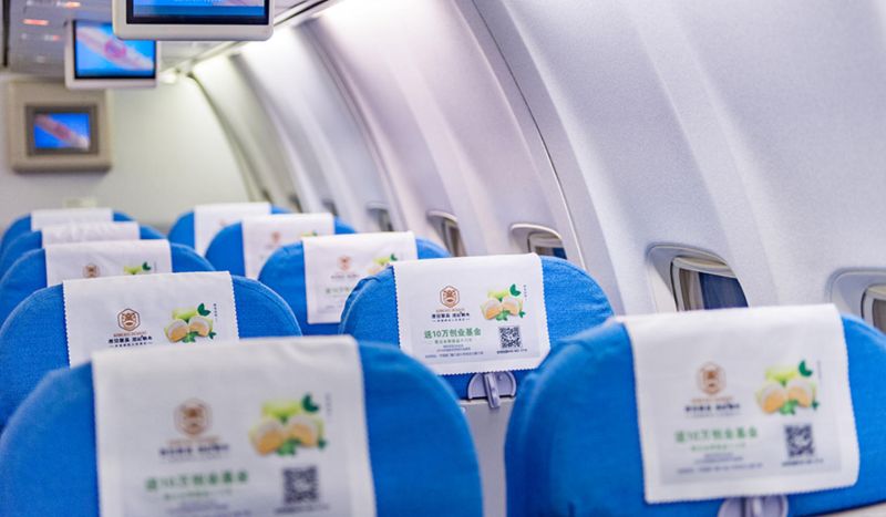厦门航空飞机客舱内头枕巾广告